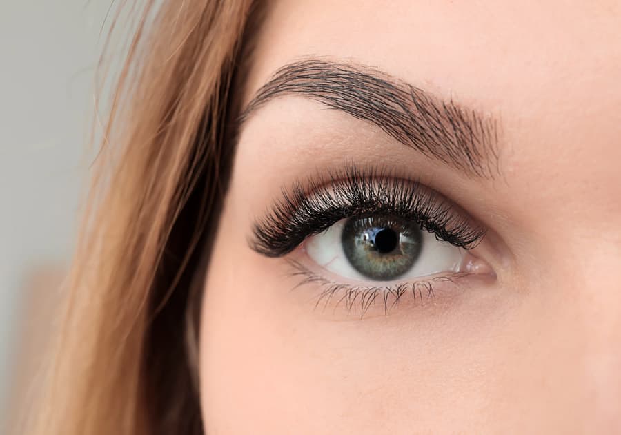 Tenemos el tratamiento idóneo para tus cejas y pestañas